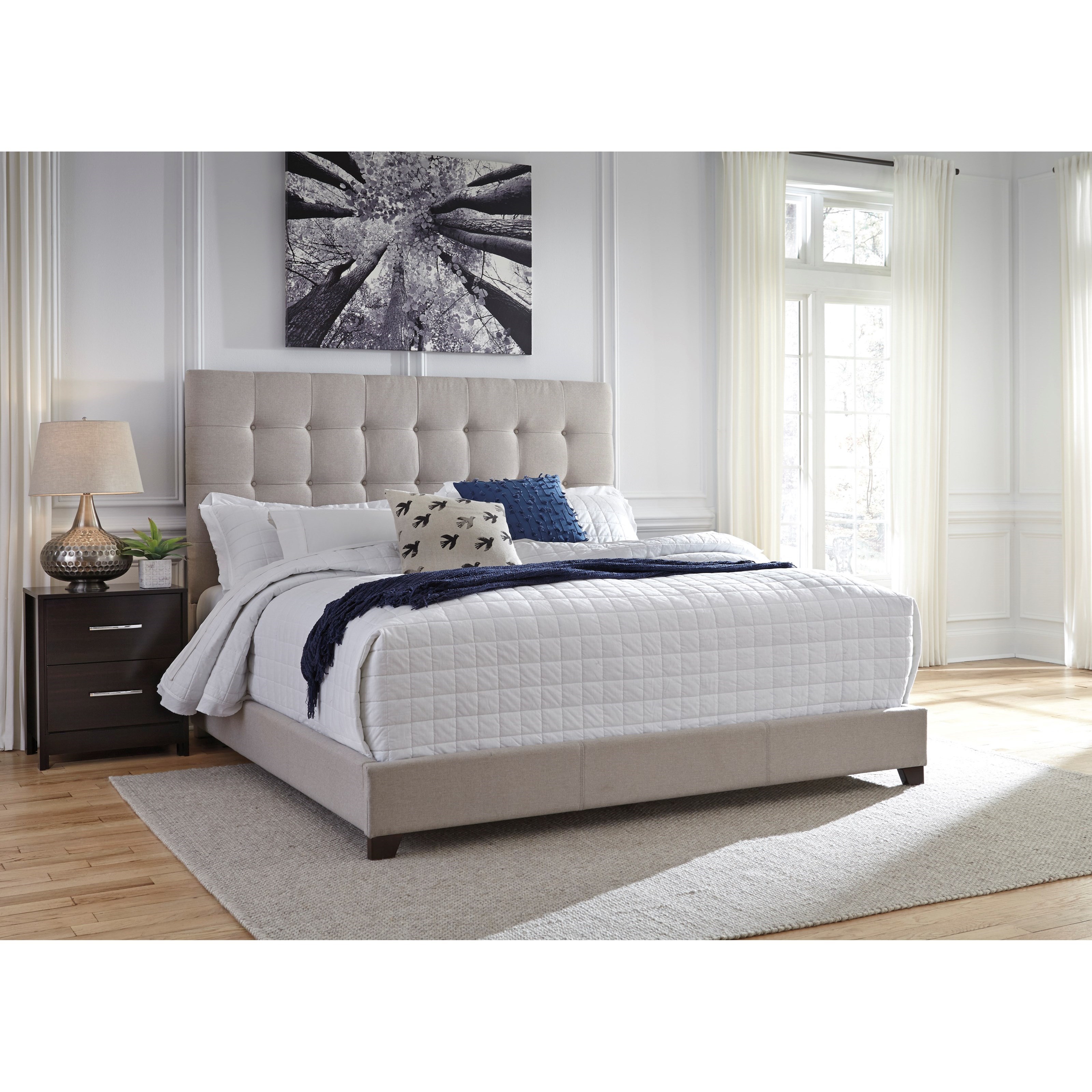 Signature Design by Ashley Dolante Queen Upholstered Bed w/ Tufted Headboard & Footboard
